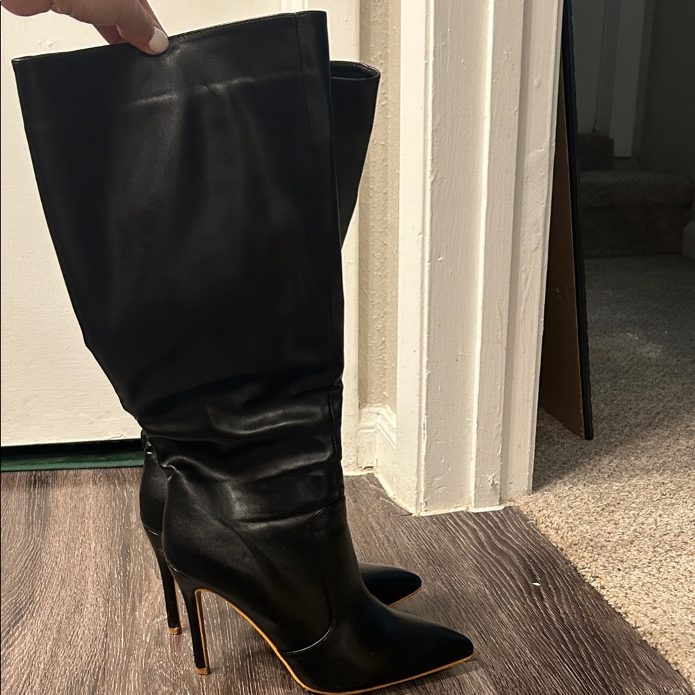 Elegant Black Heeled Boots for Women - Picture 2 of 3